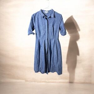 This is a Calvin Klein blue chambray shirt dress. SZ 8